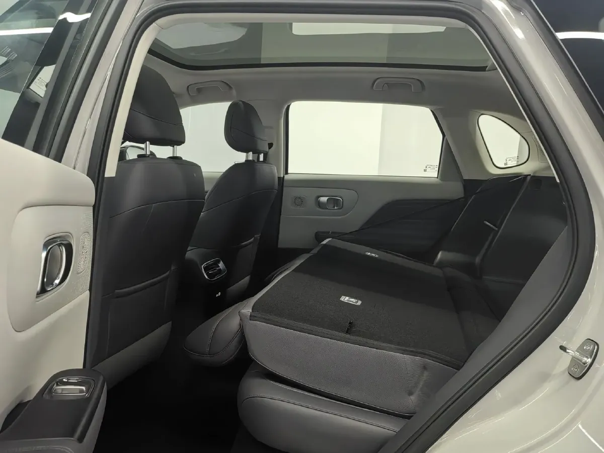 2025 Leapmotor B10 BEV 56.2KWH,autocango,china used car exporter,china ev exporter,chinese used car exporter,chinese used ev exporter