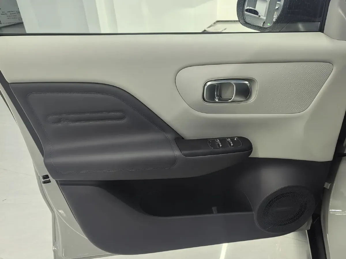 2025 Leapmotor B10 BEV 56.2KWH,autocango,china used car exporter,china ev exporter,chinese used car exporter,chinese used ev exporter