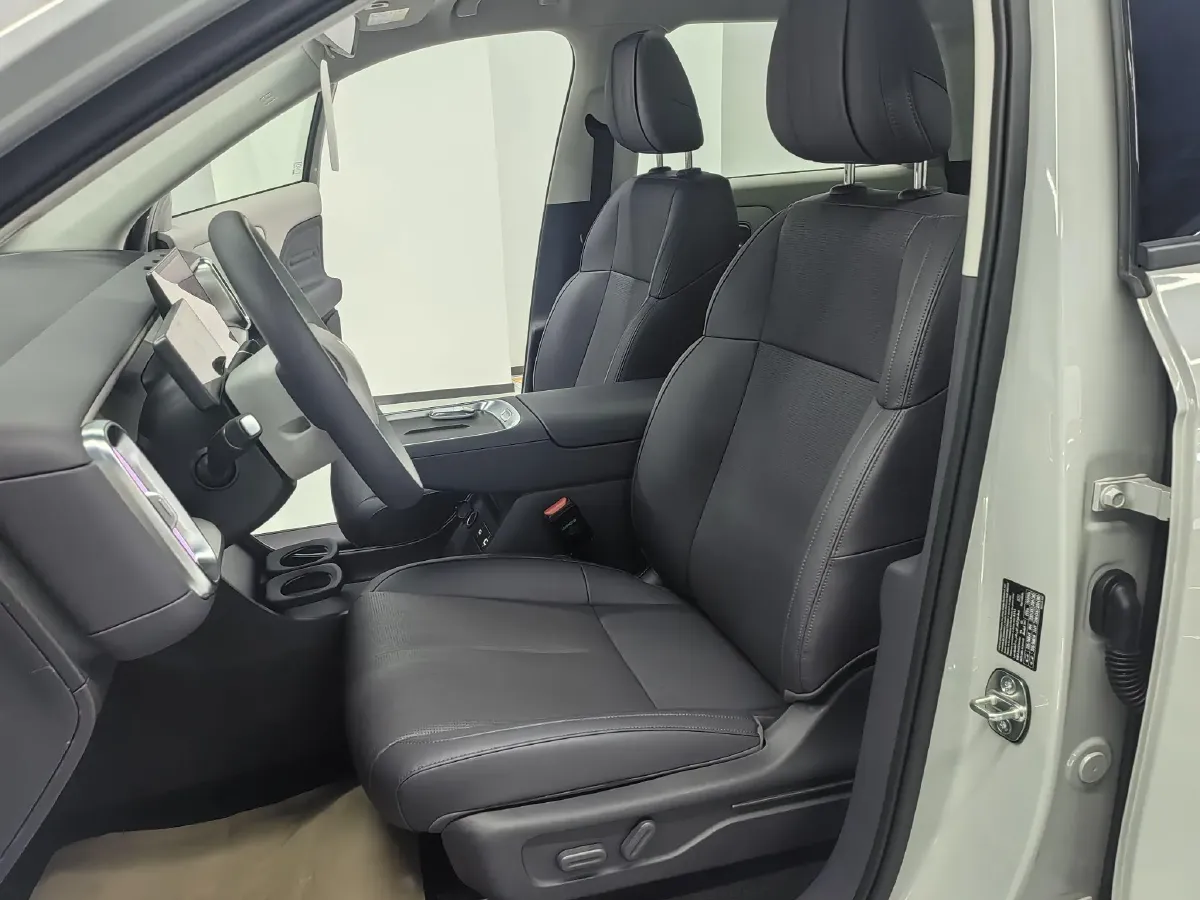 2025 Leapmotor B10 BEV 56.2KWH,autocango,china used car exporter,china ev exporter,chinese used car exporter,chinese used ev exporter