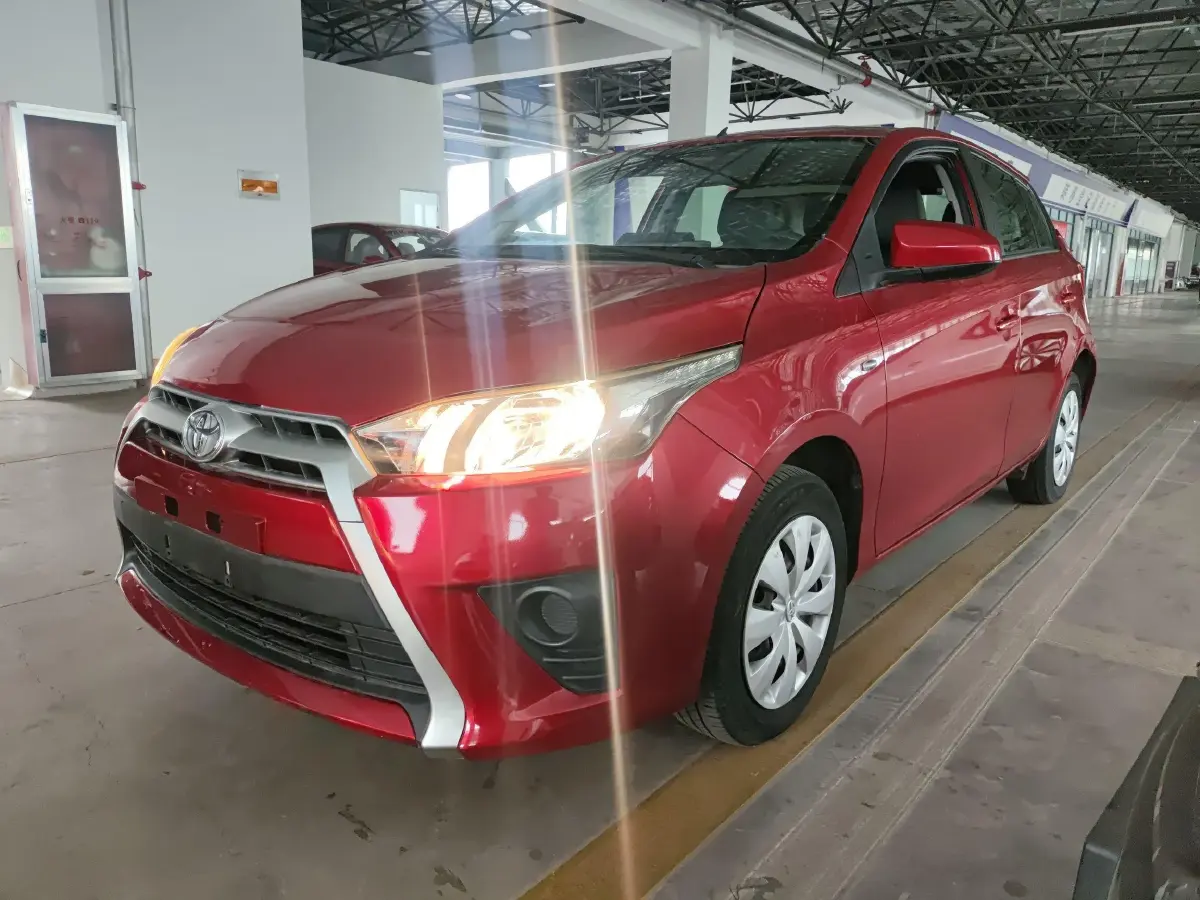 2015 Toyota Yaris L 1.5L 107HP L4 4AT