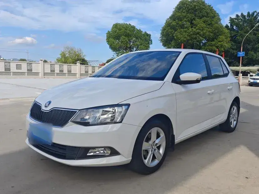 2015 Skoda Fabia 1.4L 90HP L4 6AT