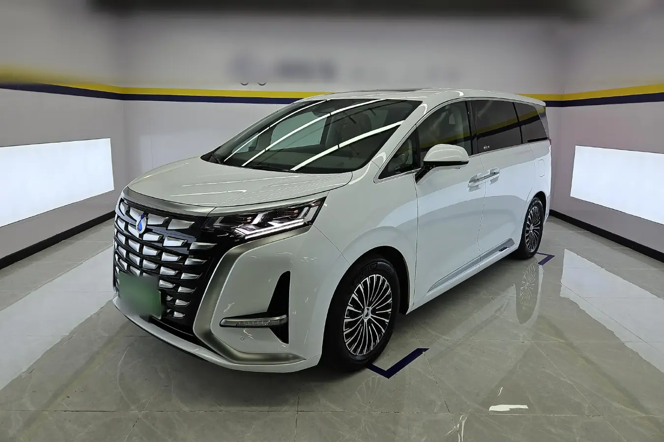 2022 Denza D9 1.5T 139HP L4 E-CVT PHEV 40.06KWH
