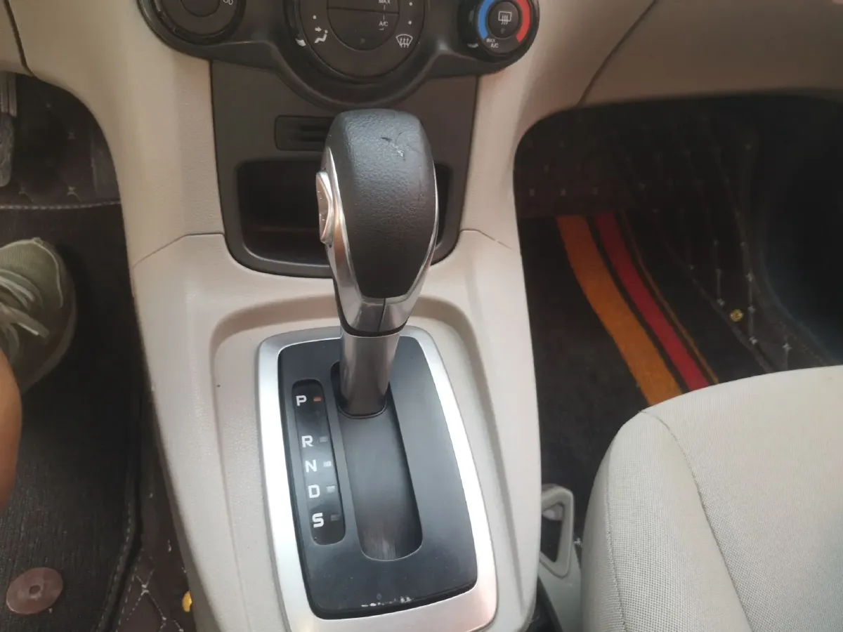 2013 Ford Fiesta 1.5L 110HP L4 6DCT,autocango,china used car exporter,china ev exporter,chinese used car exporter,chinese used ev exporter