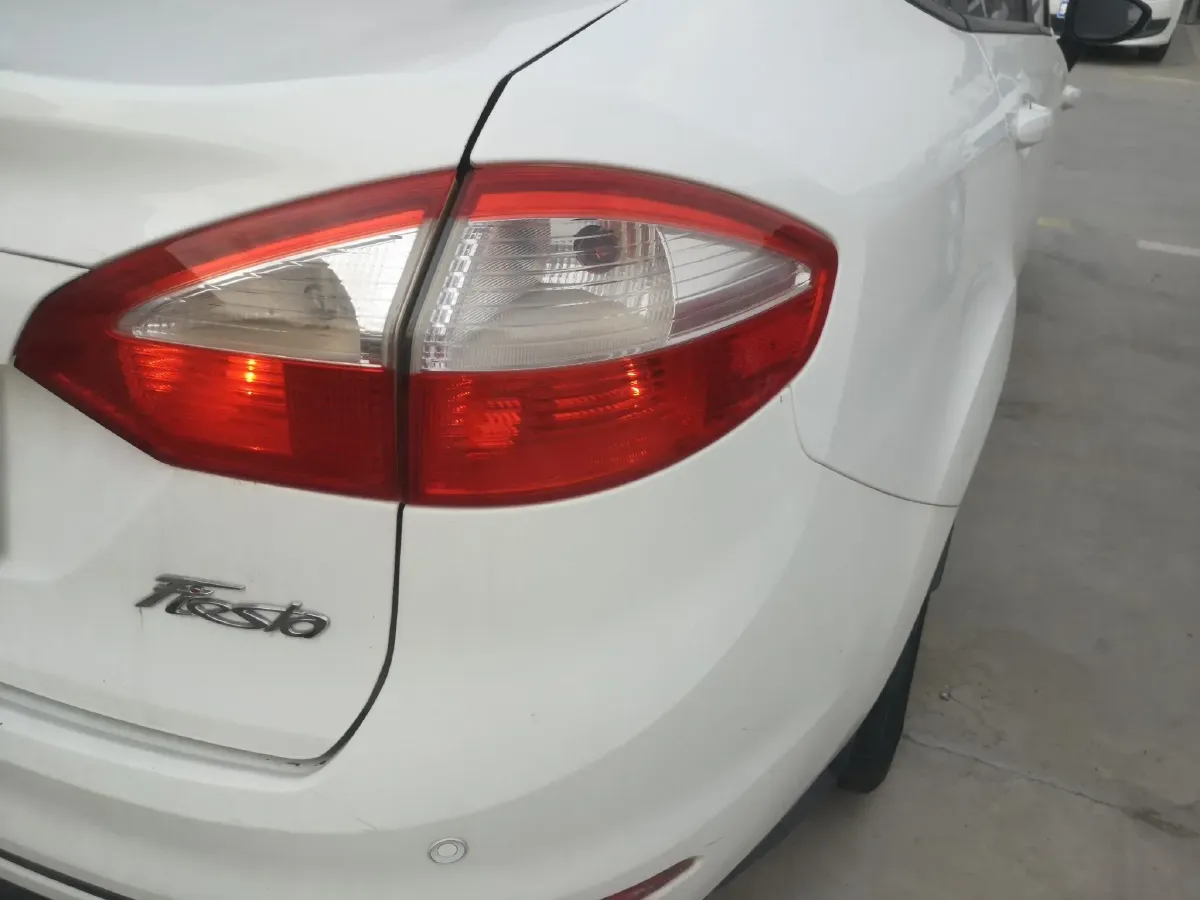 2013 Ford Fiesta 1.5L 110HP L4 6DCT,autocango,china used car exporter,china ev exporter,chinese used car exporter,chinese used ev exporter