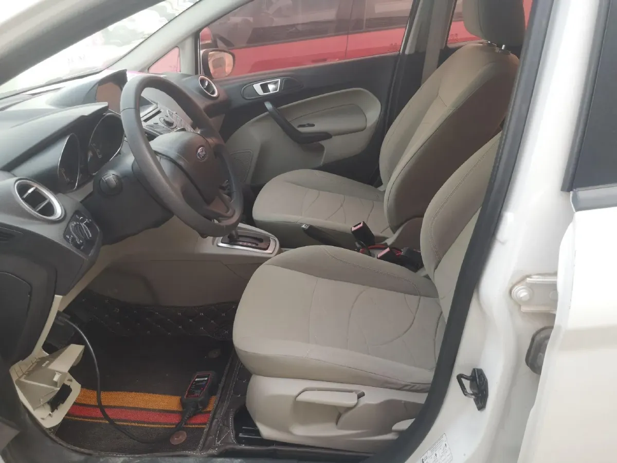 2013 Ford Fiesta 1.5L 110HP L4 6DCT,autocango,china used car exporter,china ev exporter,chinese used car exporter,chinese used ev exporter