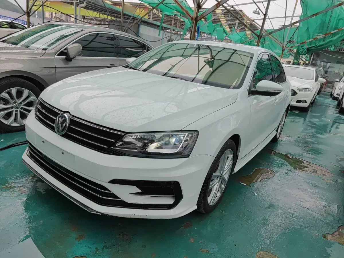 2018 Volkswagen Sagitar 1.4T 150HP L4 7DCT