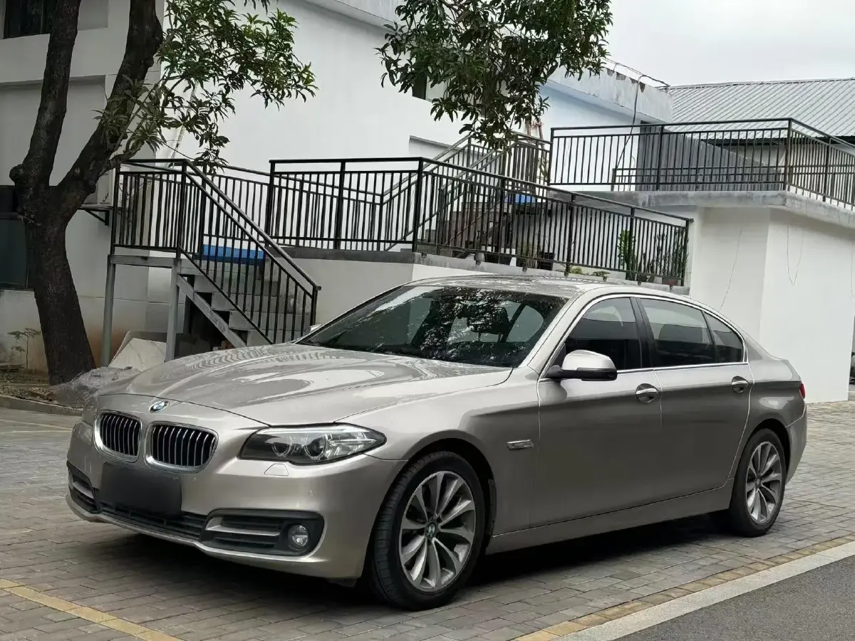 2017 BMW 5 Series 2.0T 218HP L4 8AT