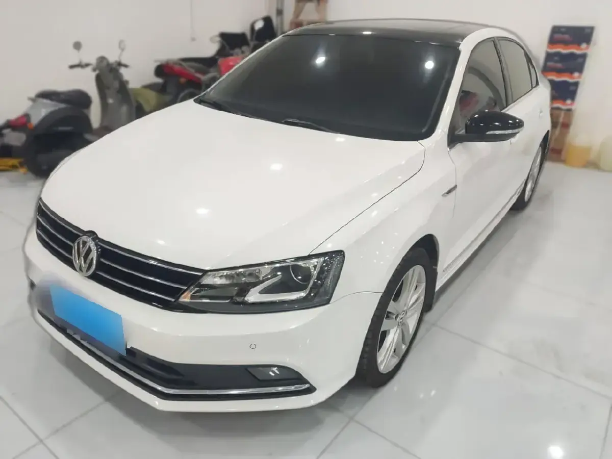 2018 Volkswagen Sagitar 1.4T 150HP L4 7DCT