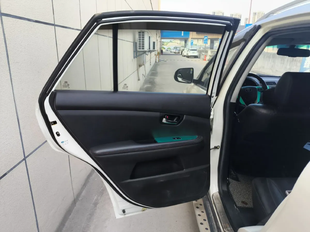2014 BYD S6 1.5T 154HP L4 6MT,autocango,china used car exporter,china ev exporter,chinese used car exporter,chinese used ev exporter