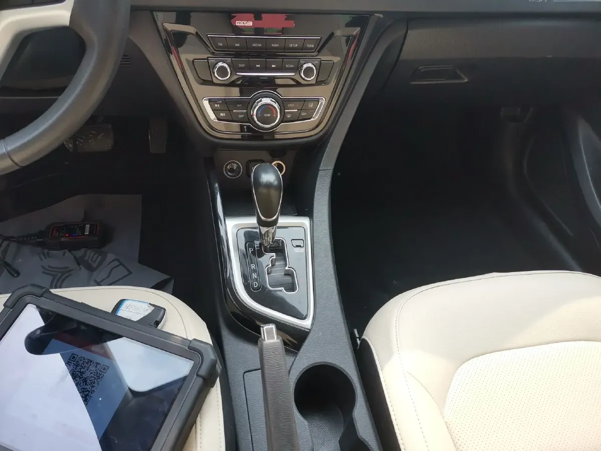 2015 ChangAn Alsvin V7 1.6L 124HP L4 4AT,autocango,china used car exporter,china ev exporter,chinese used car exporter,chinese used ev exporter