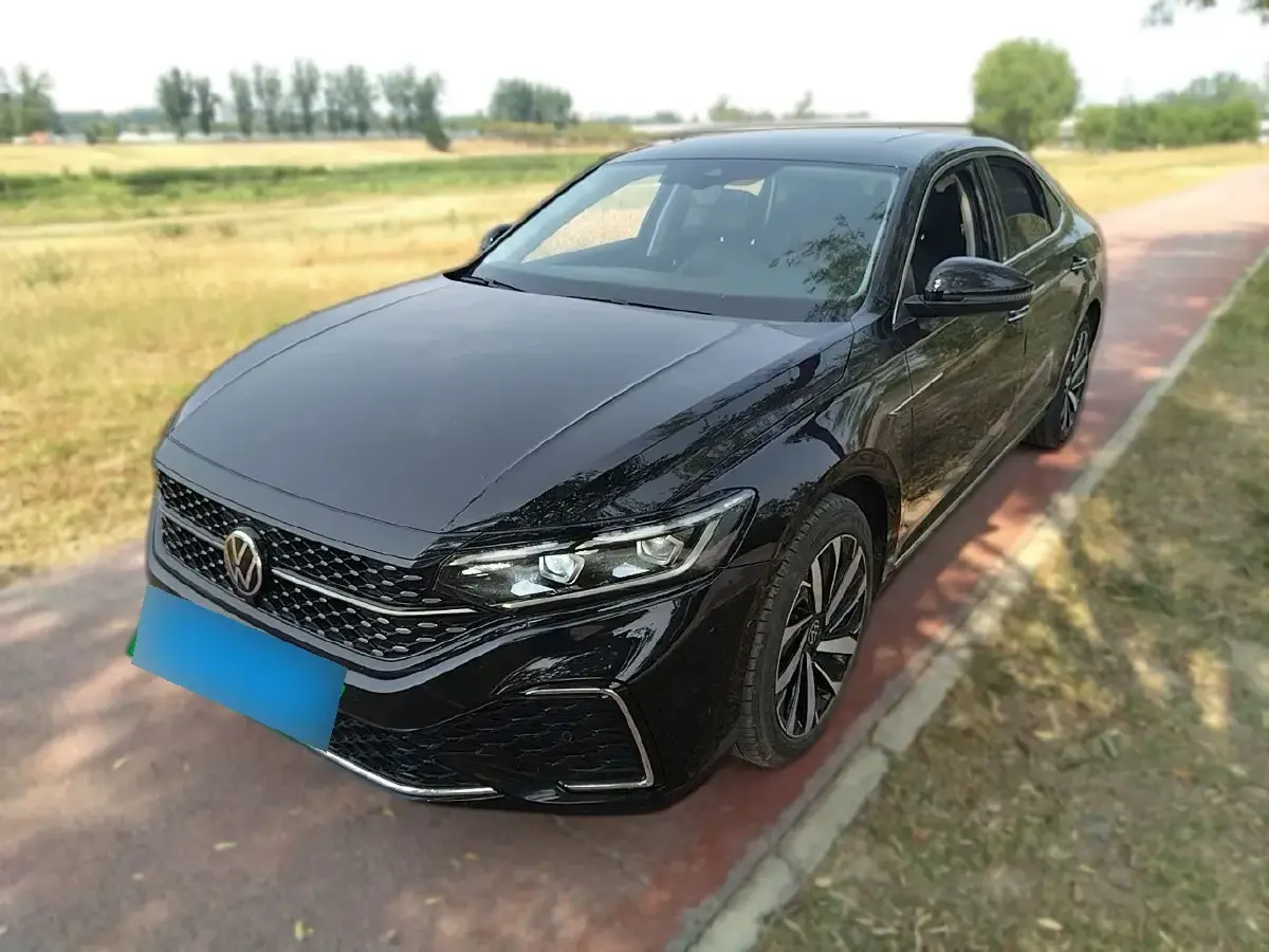 2022 Volkswagen Passat 2.0T 186HP L4 7DCT