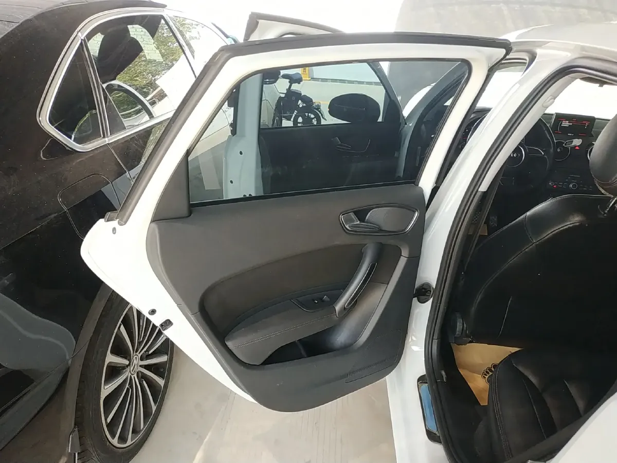 2014 Audi A1 1.4T 122HP L4 7DCT,autocango,china used car exporter,china ev exporter,chinese used car exporter,chinese used ev exporter