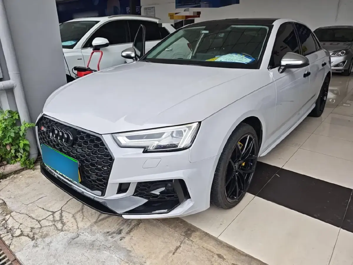 2017 Audi A4L 2.0T 252HP L4 7DCT