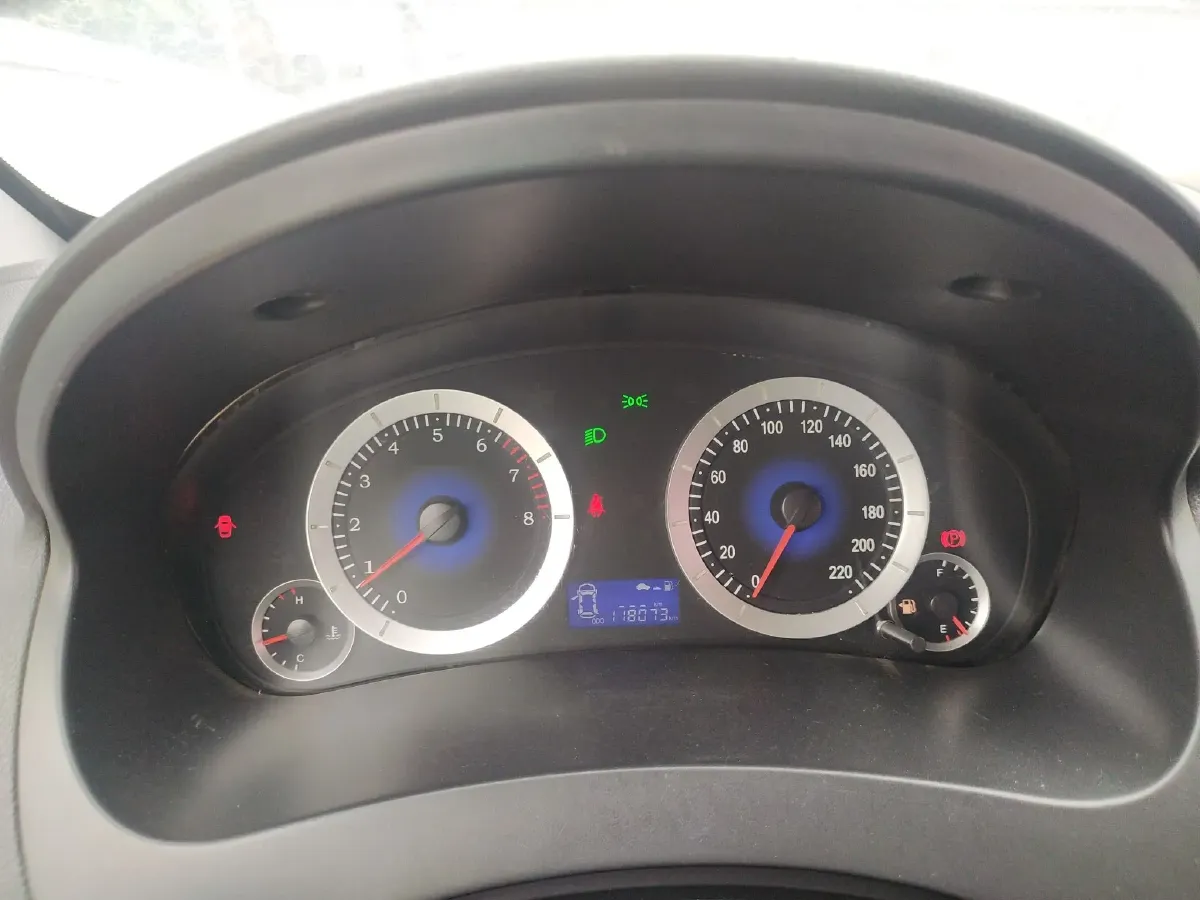 2014 Geely KingKong 1.5L 102HP L4 5MT,autocango,china used car exporter,china ev exporter,chinese used car exporter,chinese used ev exporter