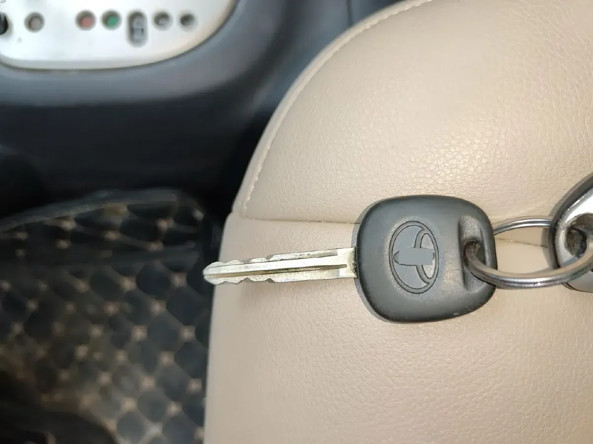 2011 Toyota Yaris 1.6L 118HP L4 4AT,autocango,china used car exporter,china ev exporter,chinese used car exporter,chinese used ev exporter