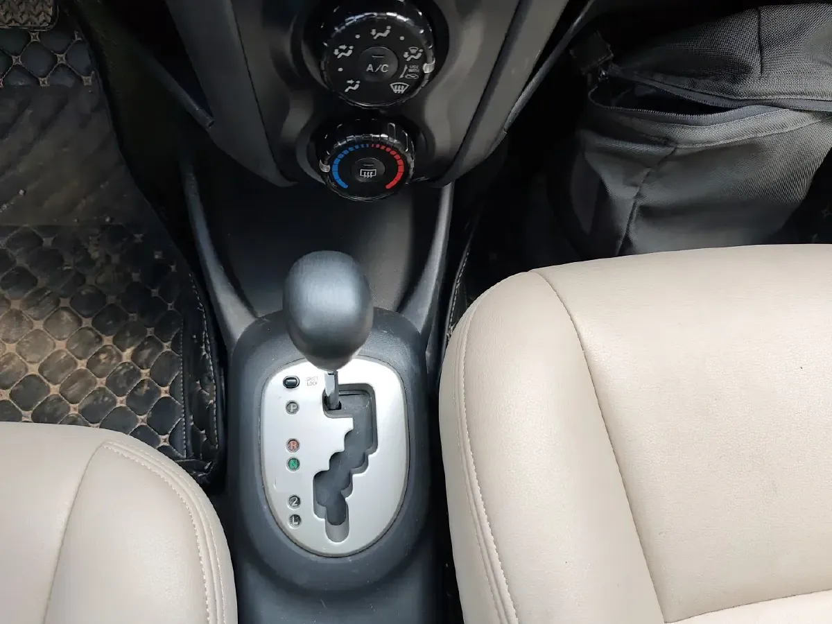 2011 Toyota Yaris 1.6L 118HP L4 4AT,autocango,china used car exporter,china ev exporter,chinese used car exporter,chinese used ev exporter