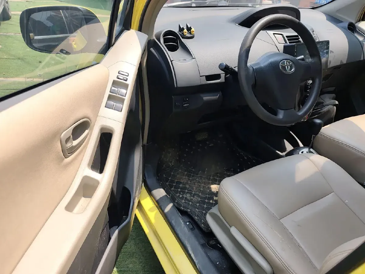 2011 Toyota Yaris 1.6L 118HP L4 4AT,autocango,china used car exporter,china ev exporter,chinese used car exporter,chinese used ev exporter