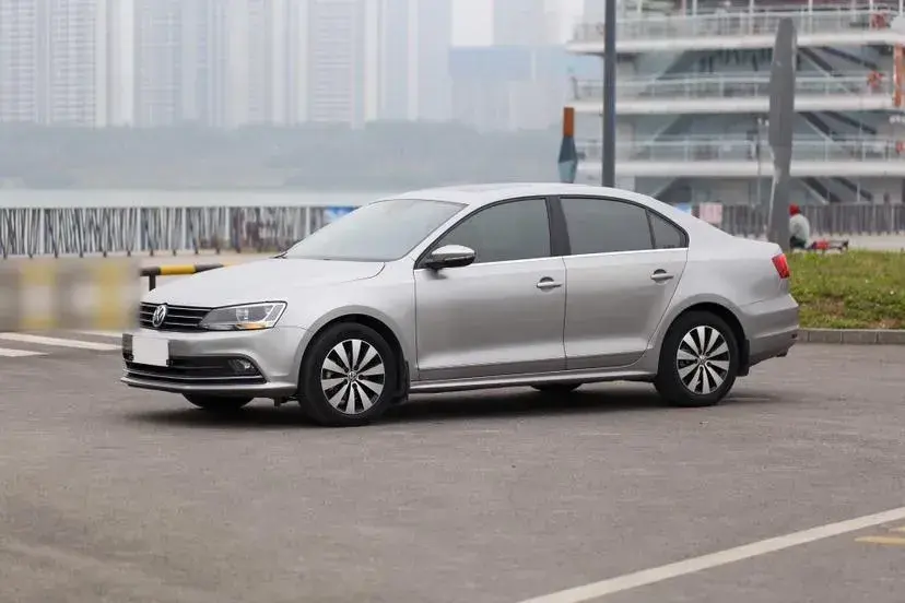 2017 Volkswagen Sagitar 1.4T 131HP L4 7DCT