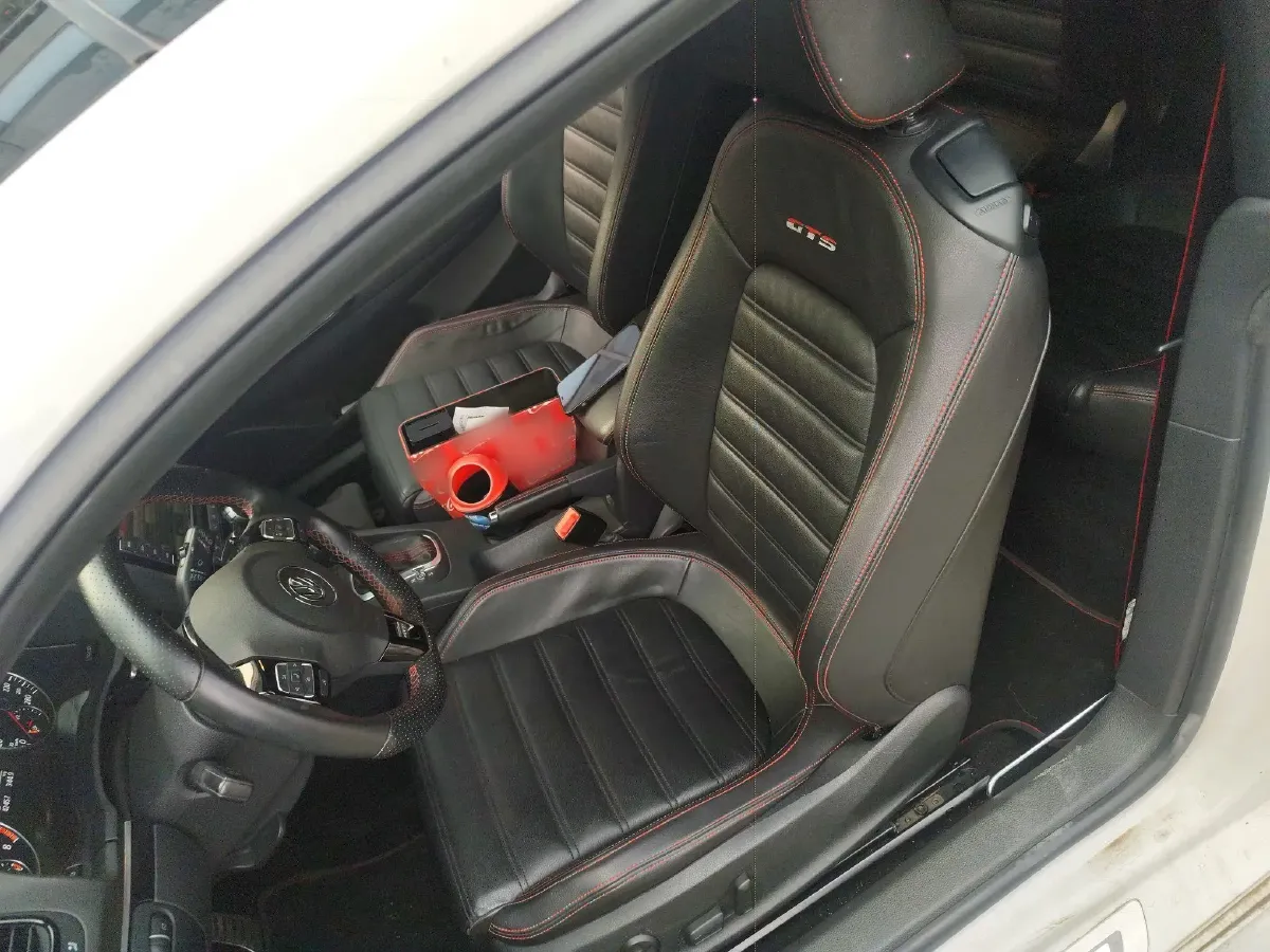 2011 Volkswagen Scirocco 2.0T 211HP L4 6DCT,autocango,china used car exporter,china ev exporter,chinese used car exporter,chinese used ev exporter