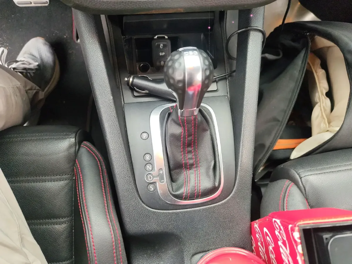 2011 Volkswagen Scirocco 2.0T 211HP L4 6DCT,autocango,china used car exporter,china ev exporter,chinese used car exporter,chinese used ev exporter