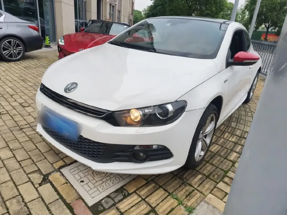 2011 Volkswagen Scirocco 2.0T 211HP L4 6DCT