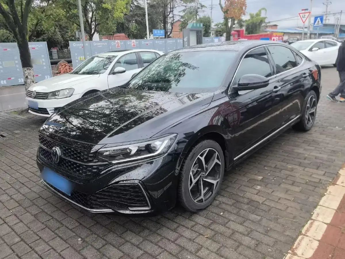 2024 Volkswagen Passat 2.0T 186HP L4 7DCT