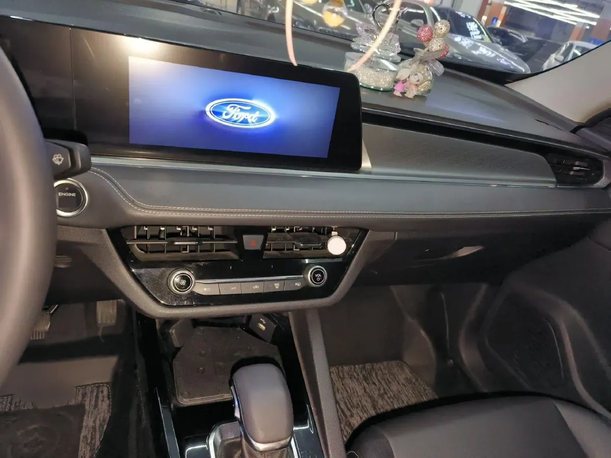 2021 Ford Escort 1.5L 122HP L3 6AT,autocango,china used car exporter,china ev exporter,chinese used car exporter,chinese used ev exporter