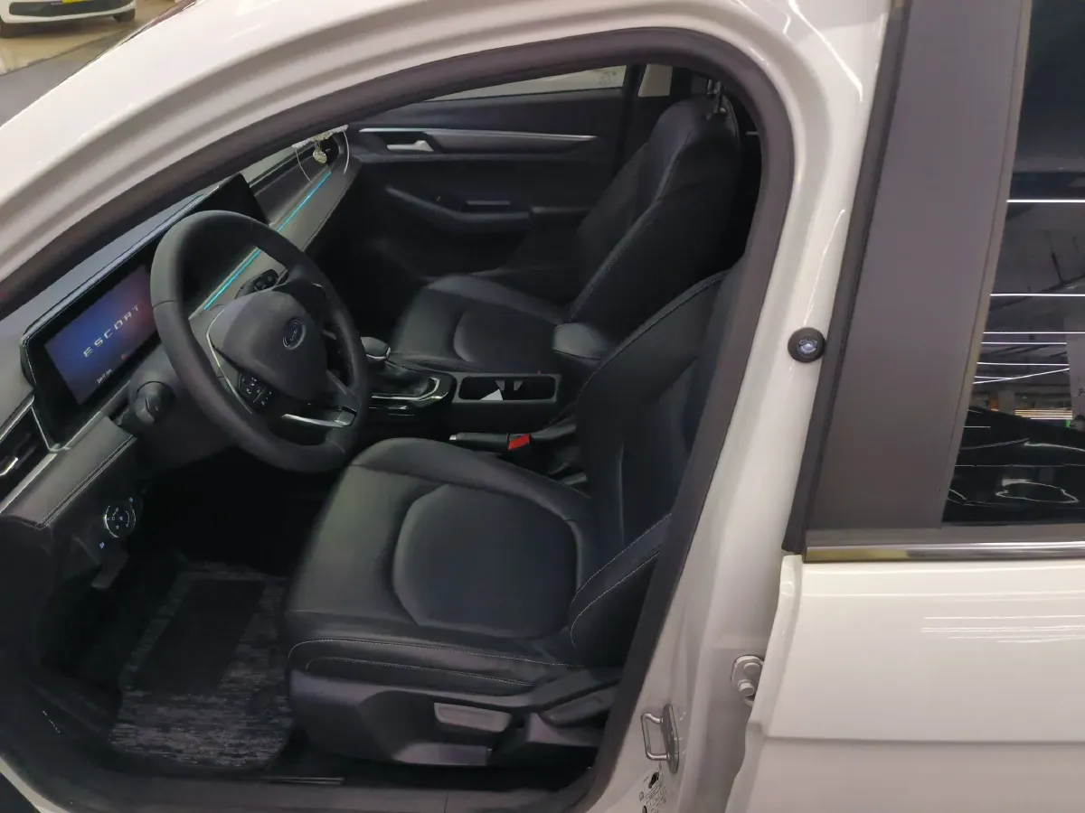 2021 Ford Escort 1.5L 122HP L3 6AT,autocango,china used car exporter,china ev exporter,chinese used car exporter,chinese used ev exporter