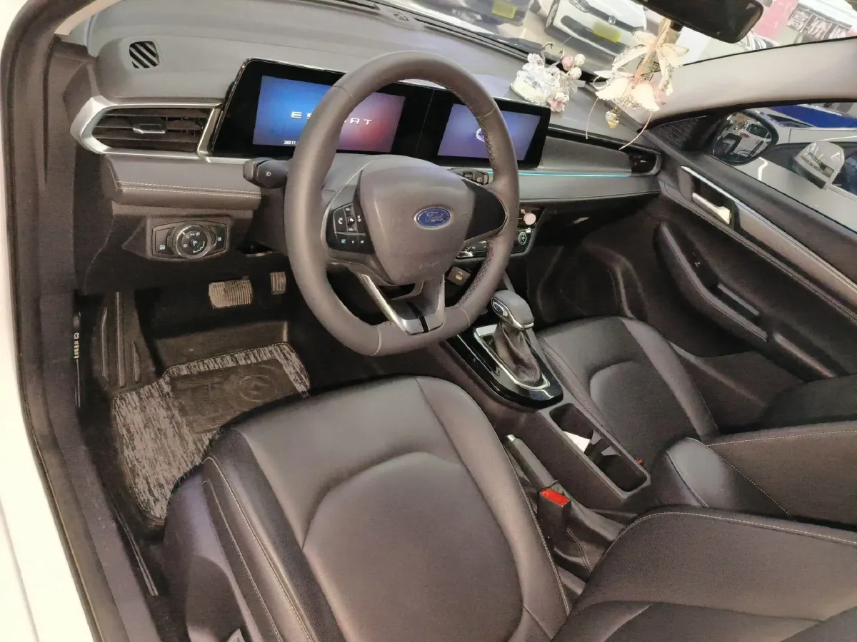 2021 Ford Escort 1.5L 122HP L3 6AT,autocango,china used car exporter,china ev exporter,chinese used car exporter,chinese used ev exporter