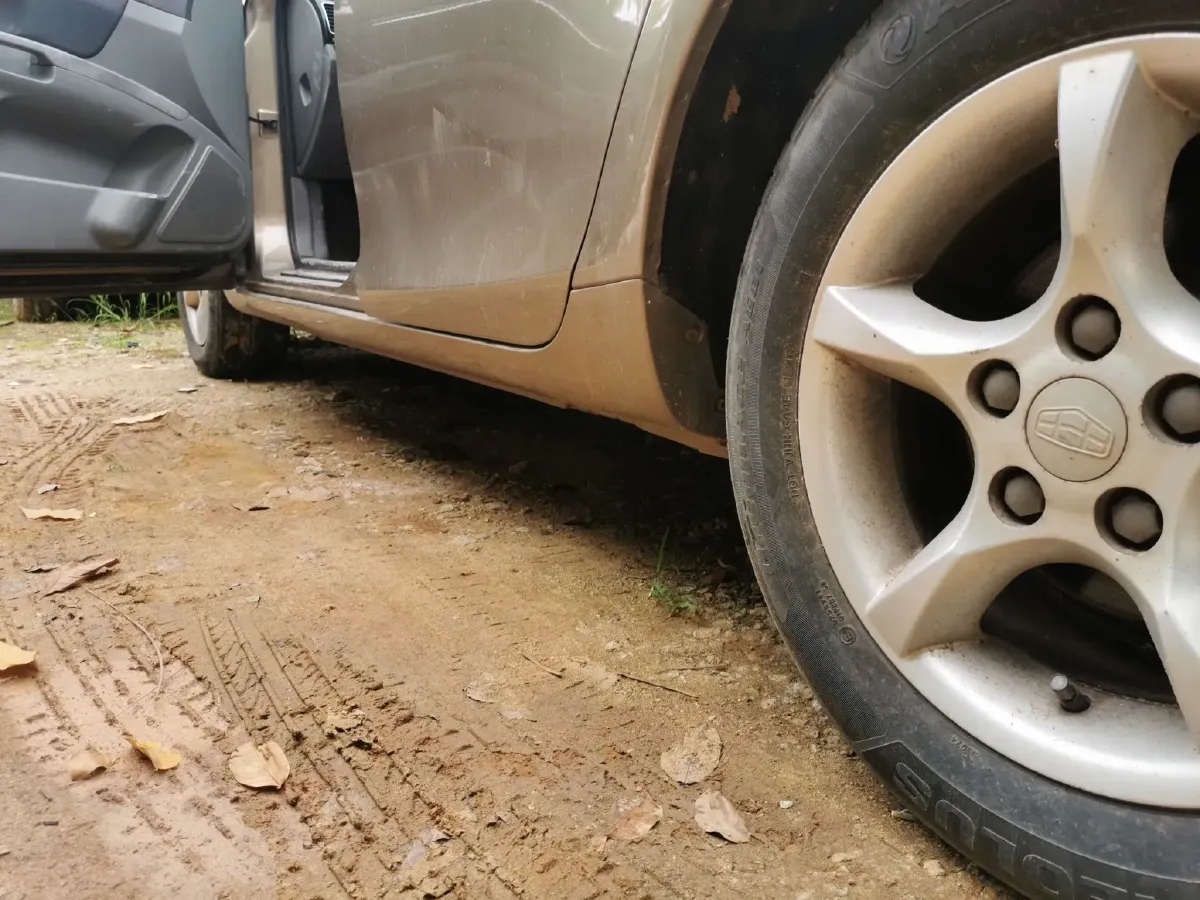 2013 Geely Emgrand Classic 1.5L 109HP L4 5MT,autocango,china used car exporter,china ev exporter,chinese used car exporter,chinese used ev exporter