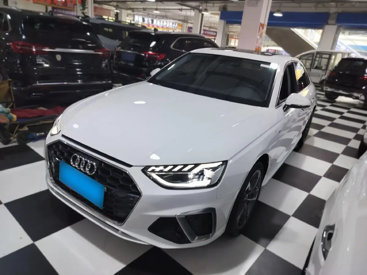 2022 Audi A4L 2.0T 190HP L4 7DCT