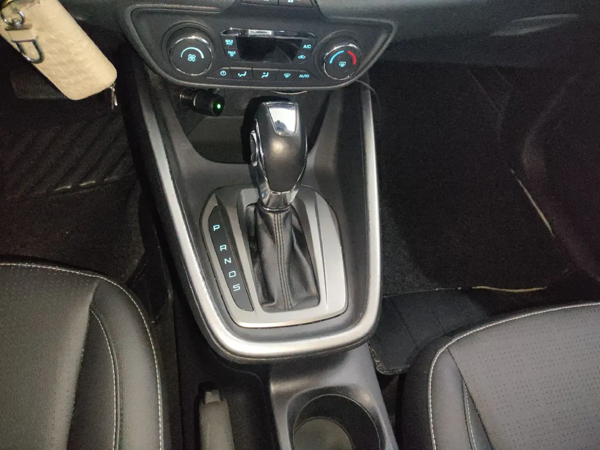 2017 Ford Escort 1.5L 113HP L4 6AT,autocango,china used car exporter,china ev exporter,chinese used car exporter,chinese used ev exporter