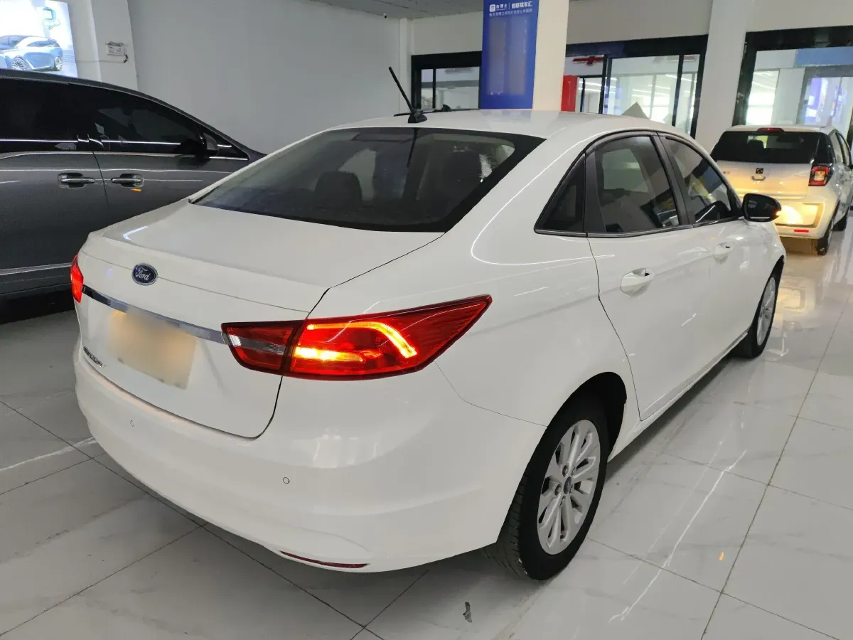 2017 Ford Escort 1.5L 113HP L4 6AT,autocango,china used car exporter,china ev exporter,chinese used car exporter,chinese used ev exporter