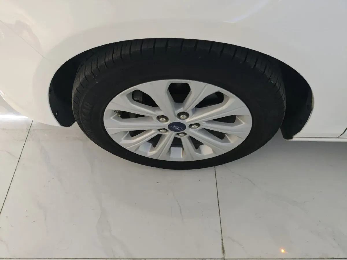 2017 Ford Escort 1.5L 113HP L4 6AT,autocango,china used car exporter,china ev exporter,chinese used car exporter,chinese used ev exporter