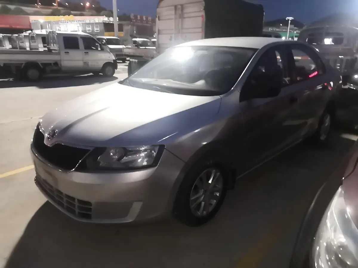 2013 Skoda Rapid 1.6L 110HP L4 6AT