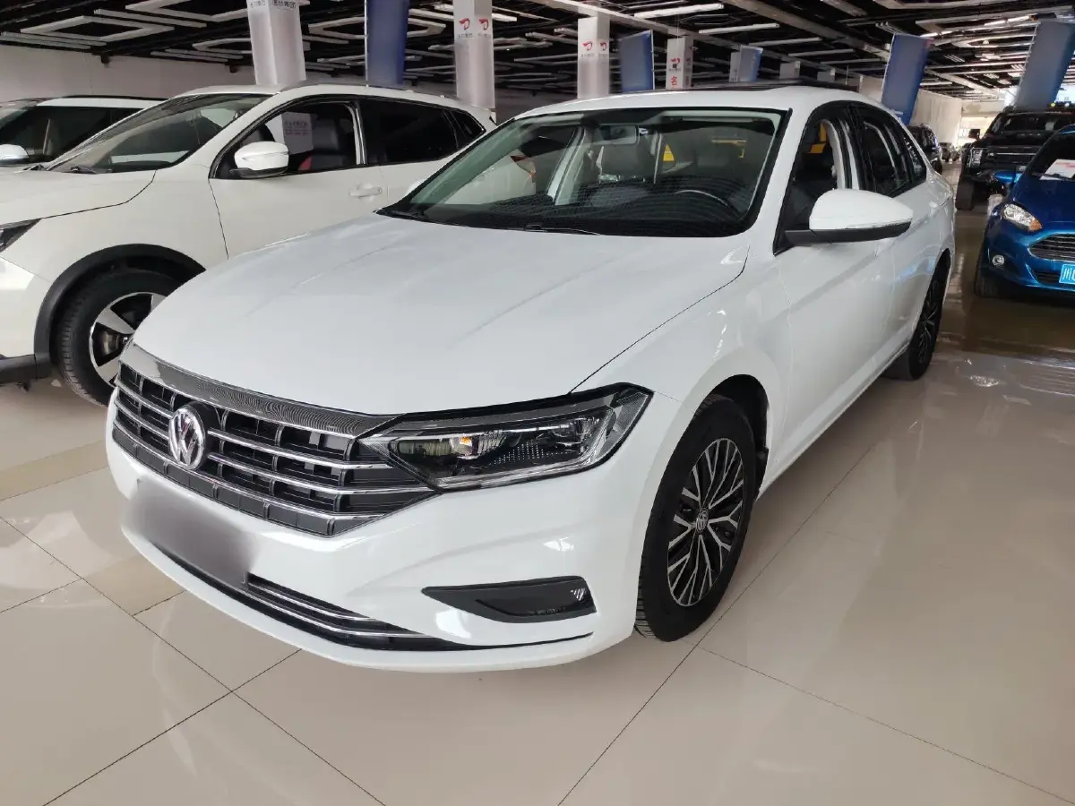 2019 Volkswagen Sagitar 1.2T 116HP L4 7DCT