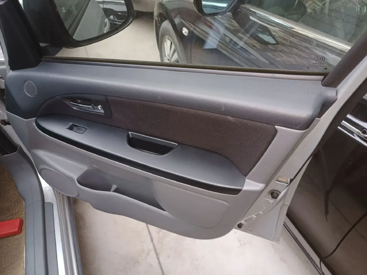 2011 Suzuki SX4 1.6L 109HP L4 5MT,autocango,china used car exporter,china ev exporter,chinese used car exporter,chinese used ev exporter