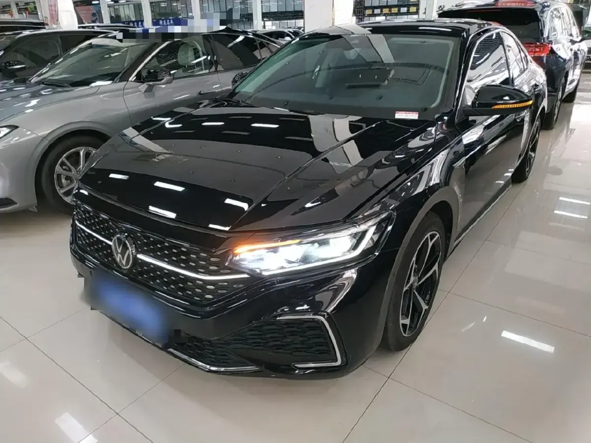 2023 Volkswagen Passat 2.0T 186HP L4 7DCT