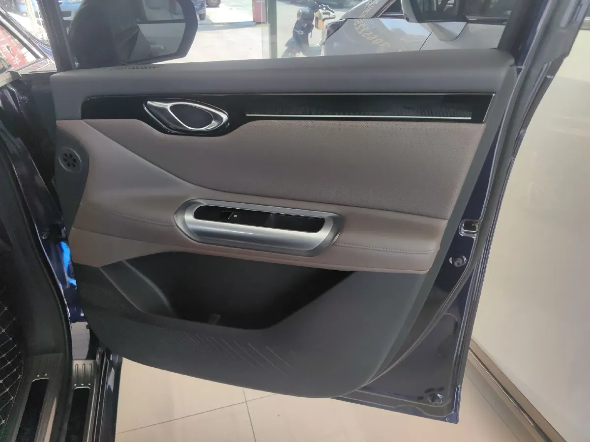 2024 GAC Trumpchi E8 2.0L 140HP L4 2DHT PHEV 25.57KWH,autocango,china used car exporter,china ev exporter,chinese used car exporter,chinese used ev exporter