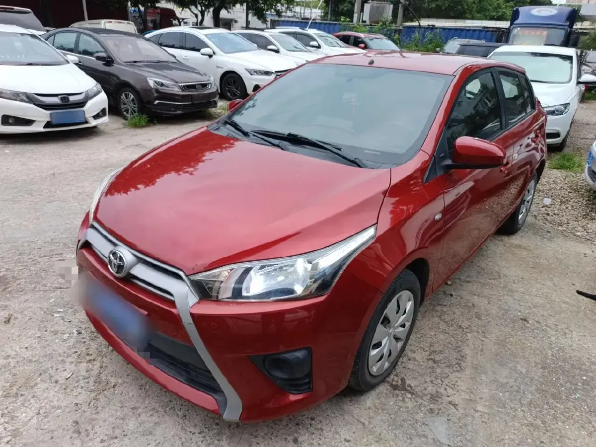 2015 Toyota Yaris L 1.5L 107HP L4 4AT