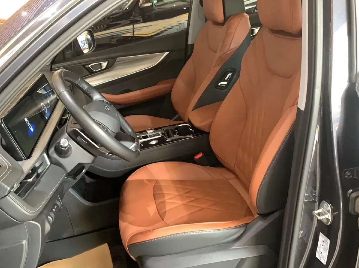 2022 Chery Tiggo 8 Plus 1.6T 197HP L4 7DCT,autocango,china used car exporter,china ev exporter,chinese used car exporter,chinese used ev exporter