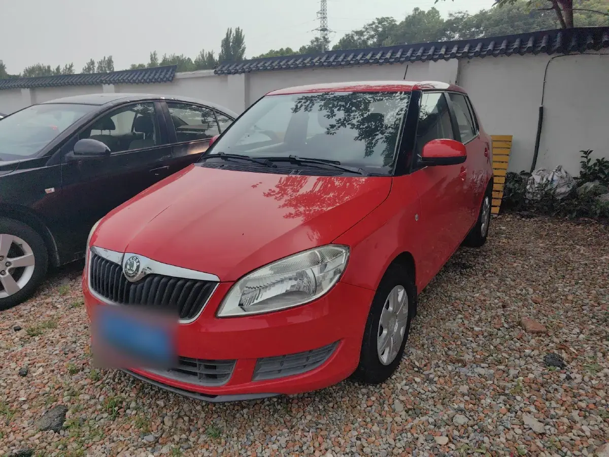 2012 Skoda Fabia 1.4L 86HP L4 5MT