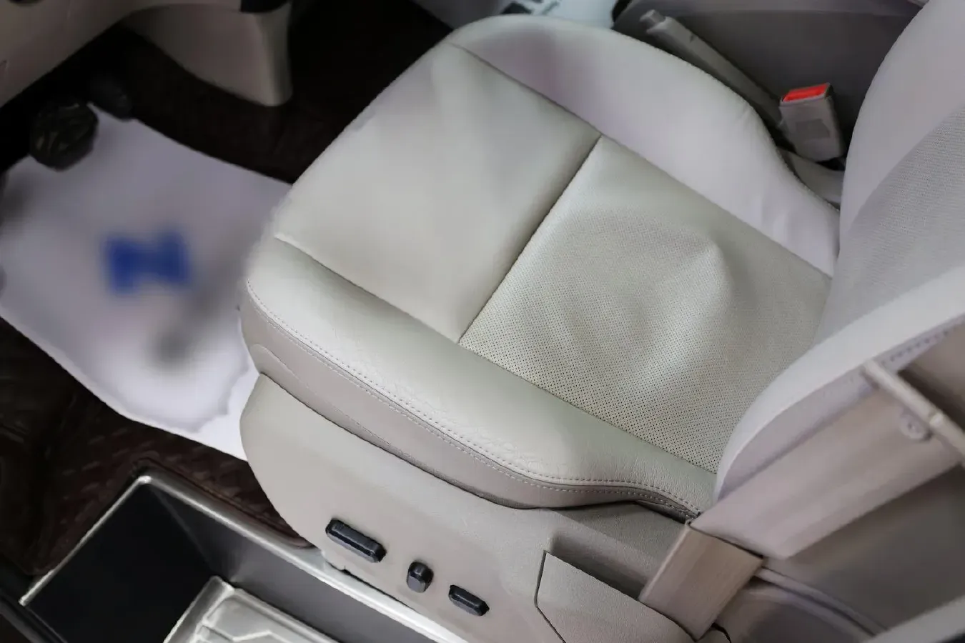 2017 Ford Tourneo 2.0T 203HP L4 6AT,autocango,china used car exporter,china ev exporter,chinese used car exporter,chinese used ev exporter