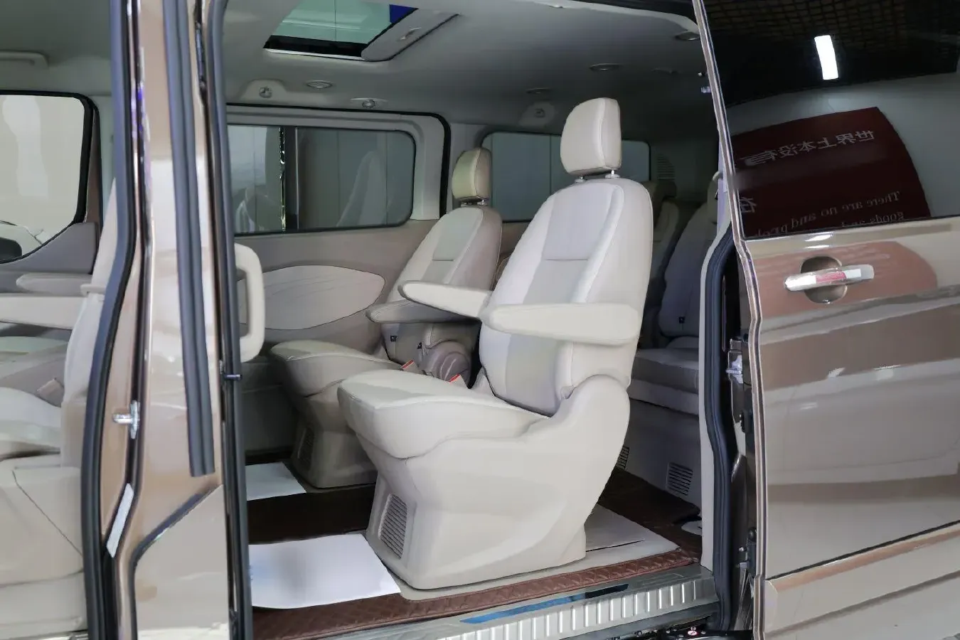 2017 Ford Tourneo 2.0T 203HP L4 6AT,autocango,china used car exporter,china ev exporter,chinese used car exporter,chinese used ev exporter