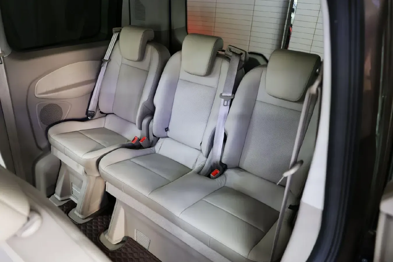 2017 Ford Tourneo 2.0T 203HP L4 6AT,autocango,china used car exporter,china ev exporter,chinese used car exporter,chinese used ev exporter