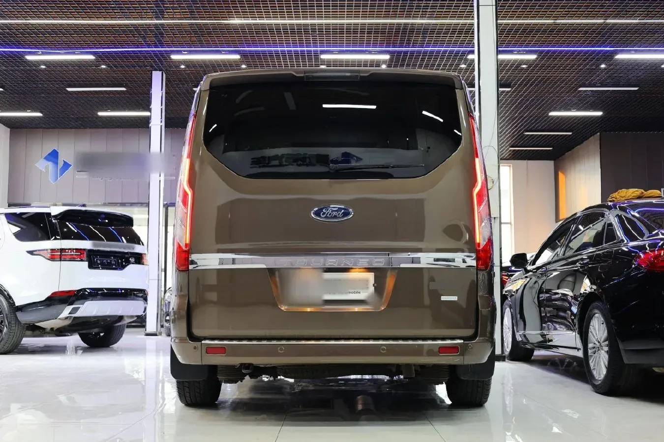 2017 Ford Tourneo 2.0T 203HP L4 6AT,autocango,china used car exporter,china ev exporter,chinese used car exporter,chinese used ev exporter