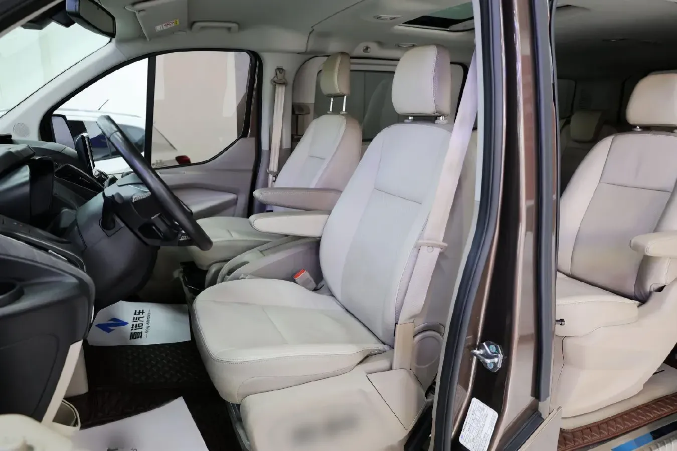 2017 Ford Tourneo 2.0T 203HP L4 6AT,autocango,china used car exporter,china ev exporter,chinese used car exporter,chinese used ev exporter