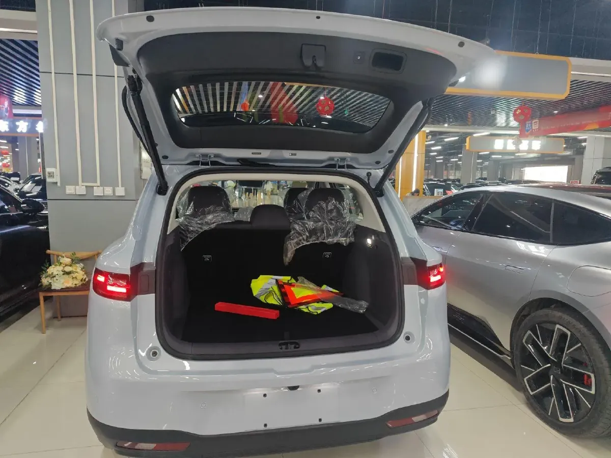 2025 Leapmotor B10 BEV 56.2KWH,autocango,china used car exporter,china ev exporter,chinese used car exporter,chinese used ev exporter