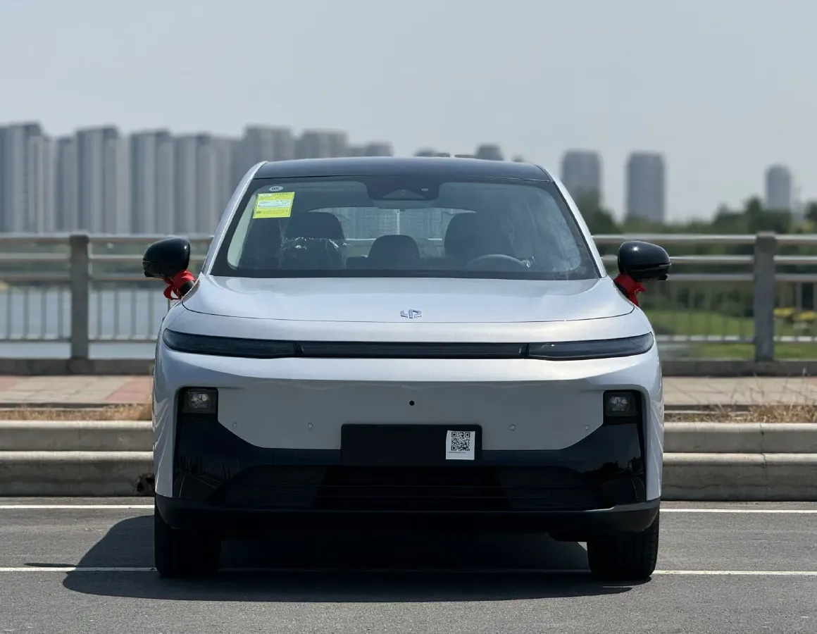 2025 Leapmotor B10 BEV 56.2KWH,autocango,china used car exporter,china ev exporter,chinese used car exporter,chinese used ev exporter