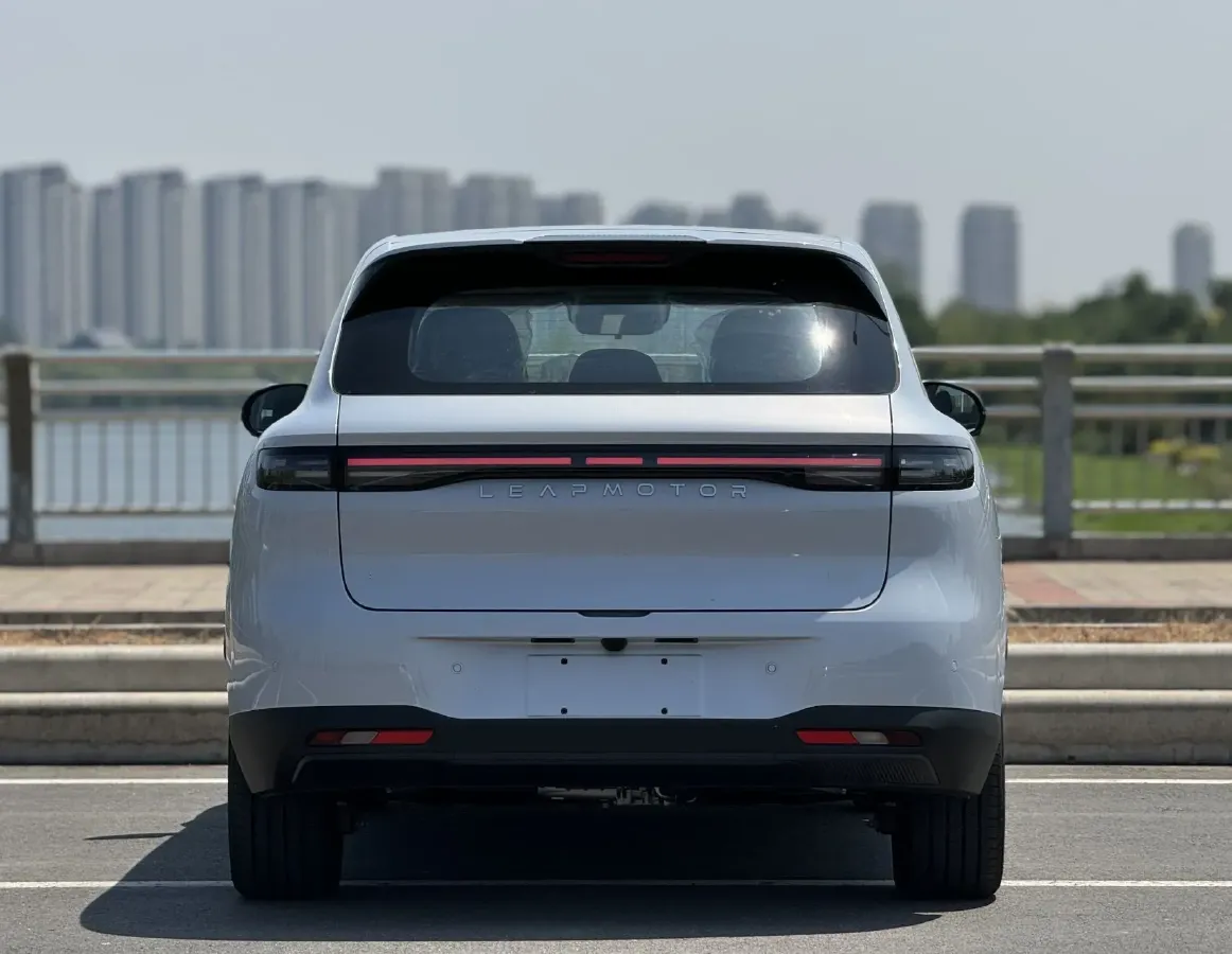 2025 Leapmotor B10 BEV 56.2KWH,autocango,china used car exporter,china ev exporter,chinese used car exporter,chinese used ev exporter